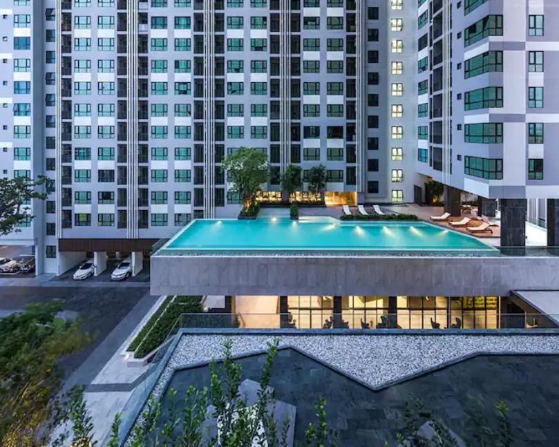 The Base Central Pattaya Quiet King-Bed With Infinity Pool & Free Netflix! Bagian luar foto
