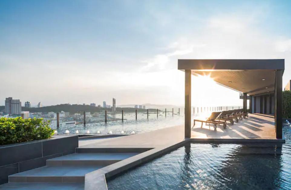 The Base Central Pattaya Quiet King-Bed With Infinity Pool & Free Netflix! Bagian luar foto
