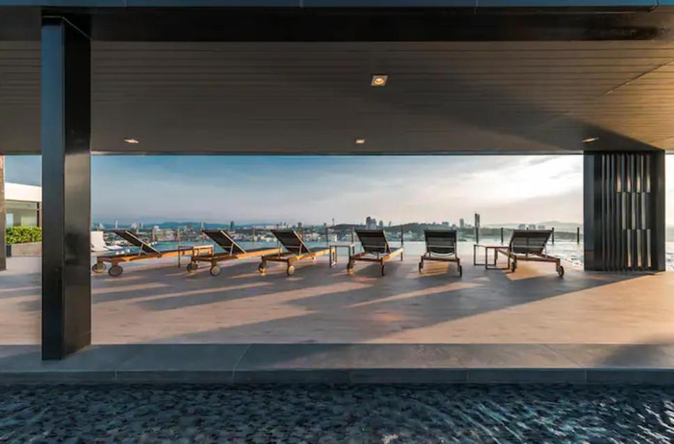 The Base Central Pattaya Quiet King-Bed With Infinity Pool & Free Netflix! Bagian luar foto