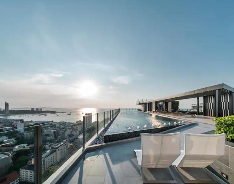 The Base Central Pattaya Quiet King-Bed With Infinity Pool & Free Netflix! Bagian luar foto