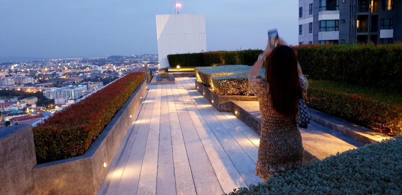 The Base Central Pattaya Quiet King-Bed With Infinity Pool & Free Netflix! Bagian luar foto