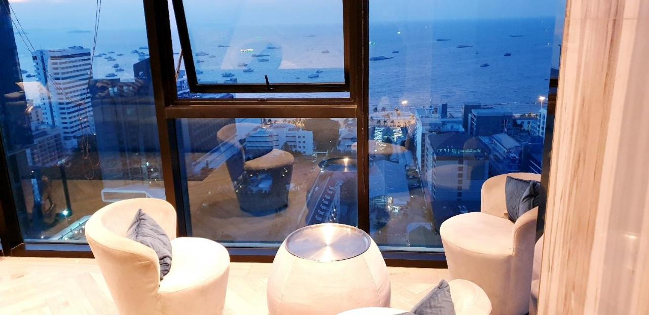The Base Central Pattaya Quiet King-Bed With Infinity Pool & Free Netflix! Bagian luar foto