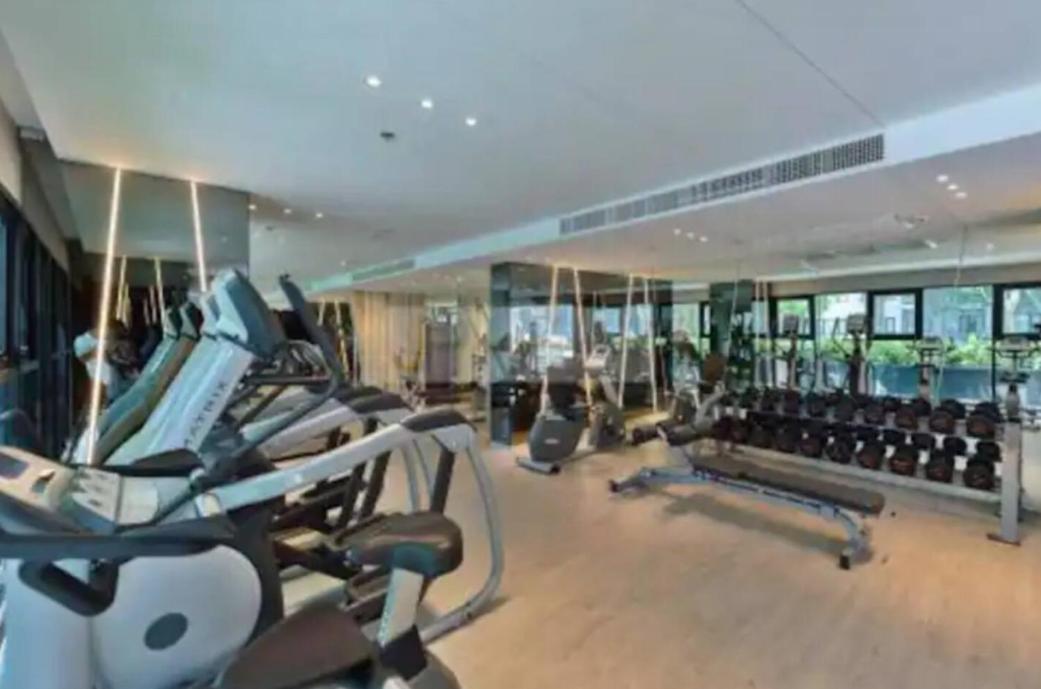The Base Central Pattaya Quiet King-Bed With Infinity Pool & Free Netflix! Bagian luar foto