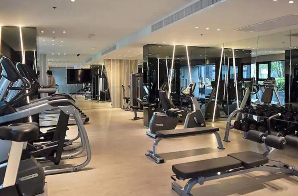 The Base Central Pattaya Quiet King-Bed With Infinity Pool & Free Netflix! Bagian luar foto