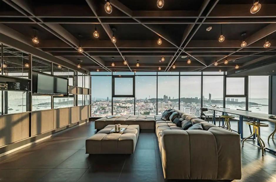 The Base Central Pattaya Quiet King-Bed With Infinity Pool & Free Netflix! Bagian luar foto