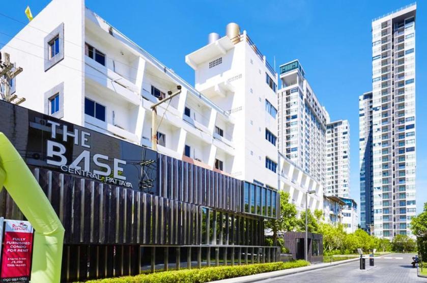 The Base Central Pattaya Quiet King-Bed With Infinity Pool & Free Netflix! Bagian luar foto